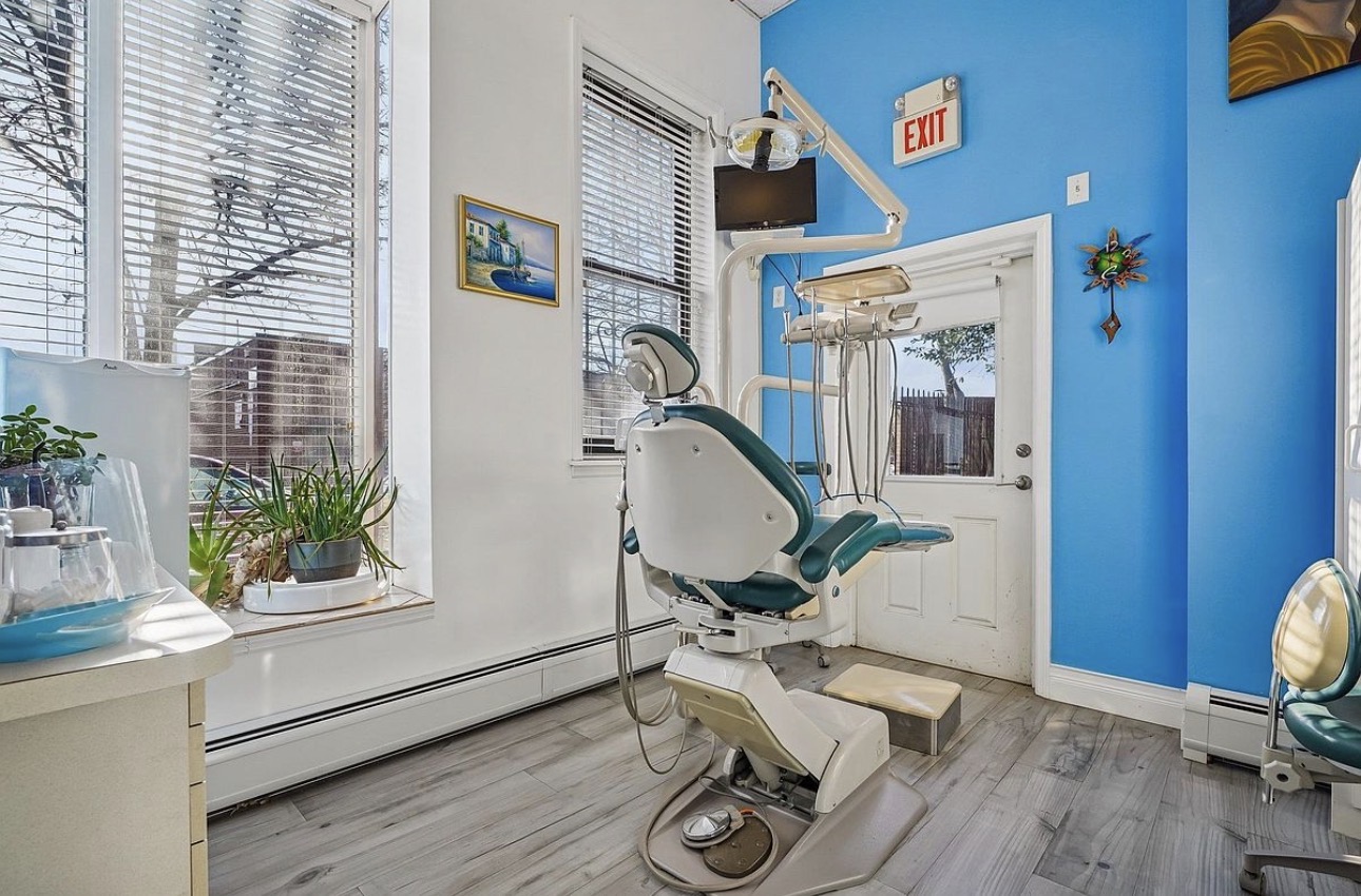 Dental operatory chair with treatment light